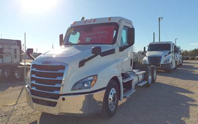 Freightliner Cascadia 126 Day Cab Truck - 450HP, 12 Speed Automatic