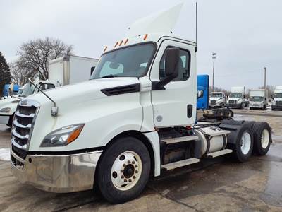 Freightliner Cascadia 126 Day Cab Truck - 450HP, 12 Speed Automatic