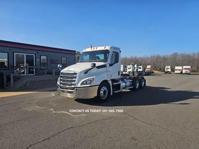 Freightliner Cascadia 126 Day Cab Truck - 450HP, 12 Speed Automatic