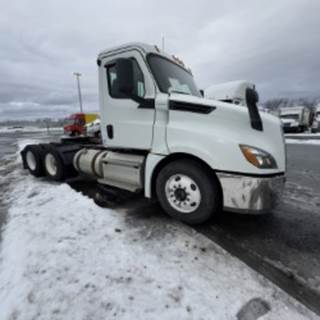 Freightliner Cascadia 126 Day Cab Truck - 450HP, 12 Speed Automatic