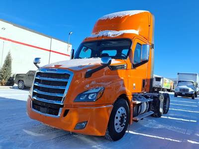 Freightliner Cascadia 126 Day Cab Truck - 455HP, 12 Speed Automatic
