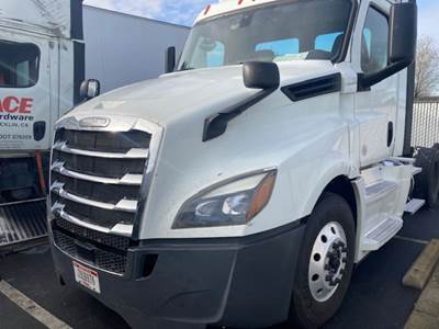 Freightliner Cascadia 126 Day Cab Truck - 455HP, 12 Speed Automatic