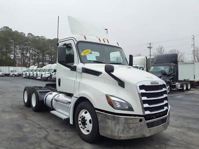 Freightliner Cascadia 126 Day Cab Truck - 455HP, 12 Speed Automatic
