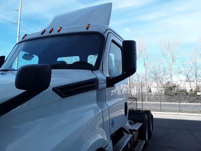 Freightliner Cascadia 126 Day Cab Truck - 450HP, 12 Speed Automatic