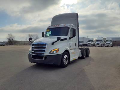 Freightliner Cascadia 126 Day Cab Truck - 400HP, 12 Speed Automatic