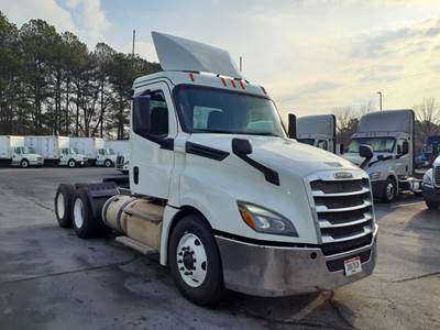 Freightliner Cascadia 126 Day Cab Truck - 455HP, 12 Speed Automatic