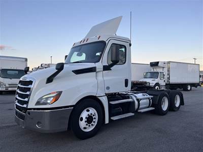 Freightliner Cascadia 126 Day Cab Truck - 455HP, 12 Speed Automatic