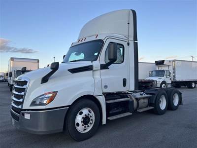 Freightliner Cascadia 126 Day Cab Truck - 450HP, 12 Speed Automatic