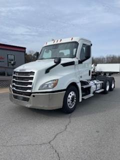 Freightliner Cascadia 126 Day Cab Truck - 450HP, 12 Speed Automatic