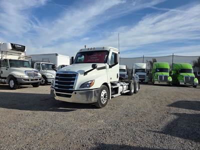 Freightliner Cascadia 126 Day Cab Truck - 450HP, 12 Speed Automatic