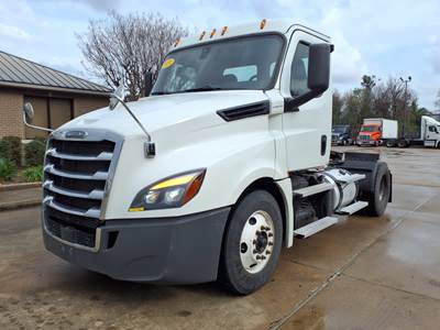 Freightliner Cascadia 126 Single Axle Day Cab Truck - 450HP, 12 Speed Automatic