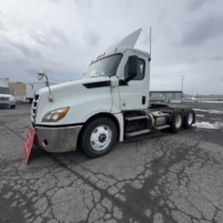 Freightliner Cascadia 126 Day Cab Truck - 450HP, 10 Speed Manual
