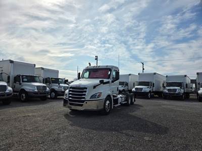 Freightliner Cascadia 126 Day Cab Truck - 450HP, 12 Speed Automatic