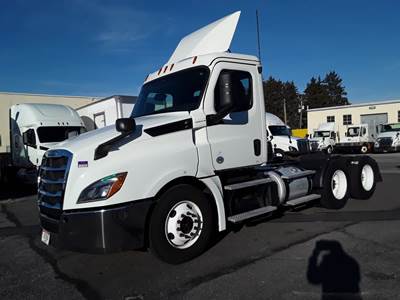 Freightliner Cascadia 126 Day Cab Truck - 455HP, 12 Speed Automatic