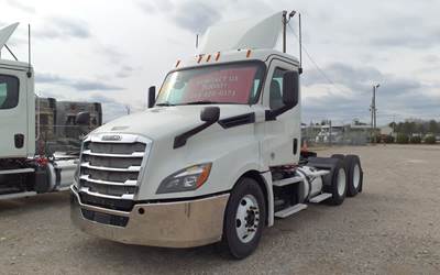 Freightliner Cascadia 126 Day Cab Truck - 450HP, 12 Speed Automatic
