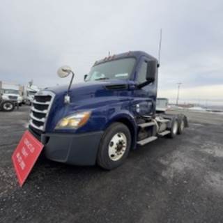 Freightliner Cascadia 126 Day Cab Truck - 450HP, 12 Speed Automatic