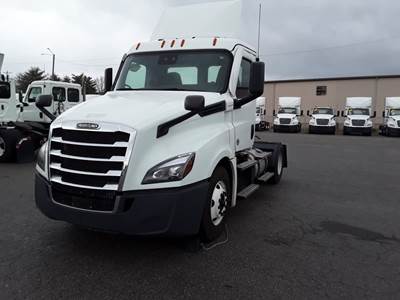 Freightliner Cascadia 126 Single Axle Day Cab Truck - 450HP, 12 Speed Automatic
