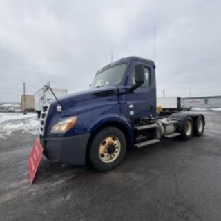 Freightliner Cascadia 126 Day Cab Truck - 450HP, 12 Speed Automatic