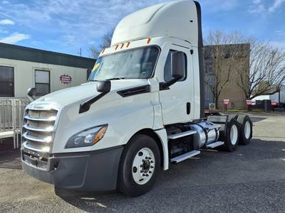 Freightliner Cascadia 126 Day Cab Truck - 410HP, 12 Speed Automatic