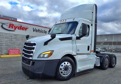 Freightliner Cascadia 126 Day Cab Truck - 400HP, 12 Speed Automatic