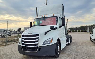 Freightliner Cascadia 126 Day Cab Truck - 400HP, 12 Speed Automatic