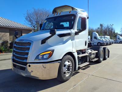 Freightliner Cascadia 126 Day Cab Truck - 455HP, 12 Speed Automatic