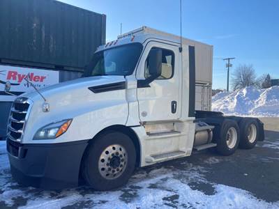 Freightliner Cascadia 126 Day Cab Truck - 455HP, 12 Speed Automatic