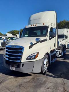 Freightliner Cascadia 126 Day Cab Truck - 450HP, 12 Speed Automatic