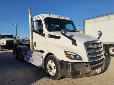 Freightliner Cascadia 126 Day Cab Truck - 450HP, 10 Speed Automatic