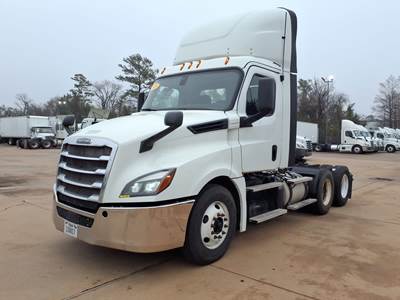 Freightliner Cascadia 126 Day Cab Truck - 450HP, 12 Speed Automatic