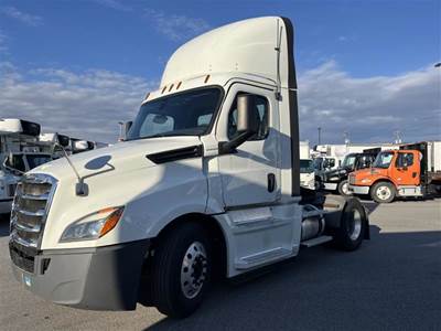 Freightliner Cascadia 126 Single Axle Day Cab Truck - 455HP, 12 Speed Automatic