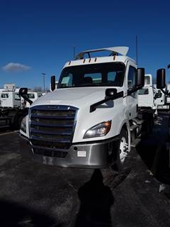 Freightliner Cascadia 126 Day Cab Truck - 450HP, 12 Speed Automatic