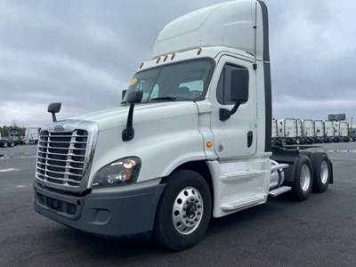 Freightliner Cascadia 126 Day Cab Truck - 450HP, 12 Speed Automatic