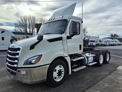 Freightliner Cascadia 126 Day Cab Truck - 450HP, 12 Speed Automatic