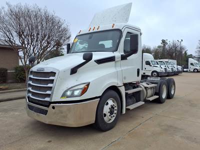 Freightliner Cascadia 126 Day Cab Truck - 455HP, 12 Speed Automatic
