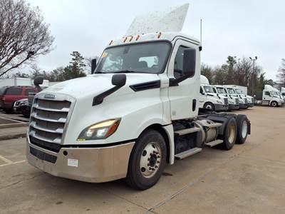 Freightliner Cascadia 126 Day Cab Truck - 455HP, 12 Speed Automatic
