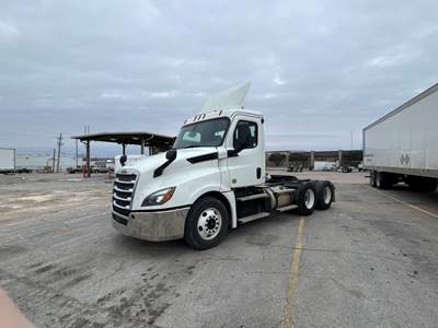 Freightliner Cascadia 126 Day Cab Truck - 455HP, 12 Speed Automatic
