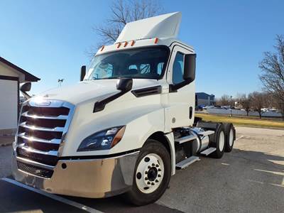 Freightliner Cascadia 126 Day Cab Truck - 455HP, 12 Speed Automatic
