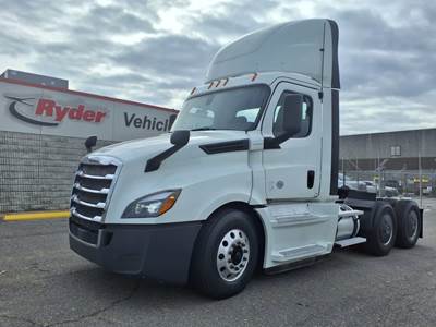 Freightliner Cascadia 126 Day Cab Truck - 450HP, 12 Speed Automatic