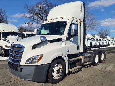 Freightliner Cascadia 126 Day Cab Truck - 455HP, 10 Speed Manual