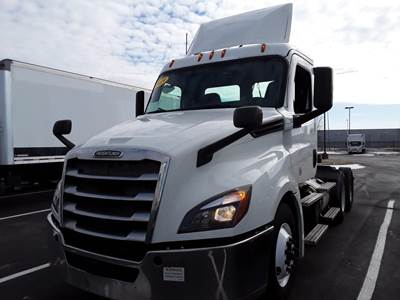 Freightliner Cascadia 126 Day Cab Truck - 450HP, 12 Speed Automatic