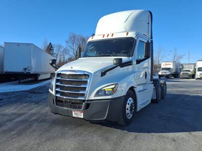 Freightliner Cascadia 126 Day Cab Truck - 400HP, 12 Speed Automatic