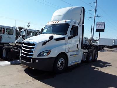 Freightliner Cascadia 126 Day Cab Truck - 400HP, 12 Speed Automatic