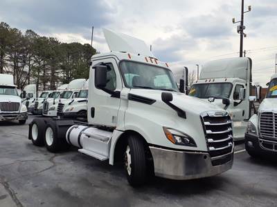 Freightliner Cascadia 126 Day Cab Truck - 450HP, 10 Speed Automatic