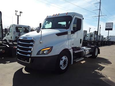 Freightliner Cascadia 126 Single Axle Day Cab Truck - 450HP, 12 Speed Automatic