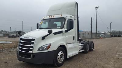 Freightliner Cascadia 126 Day Cab Truck - 400HP, 12 Speed Automatic