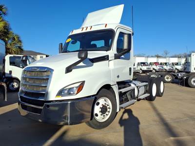 Freightliner Cascadia 126 Day Cab Truck - 455HP, 12 Speed Automatic