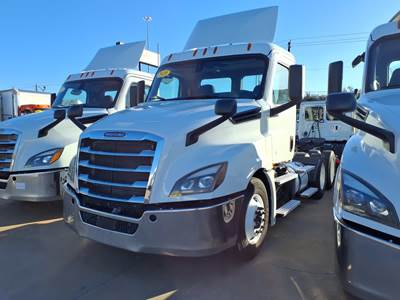 Freightliner Cascadia 126 Day Cab Truck - 455HP, 12 Speed Automatic