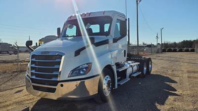 Freightliner Cascadia 126 Day Cab Truck - 450HP, 12 Speed Automatic