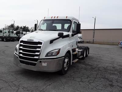Freightliner Cascadia 126 Day Cab Truck - 410HP, 12 Speed Automatic